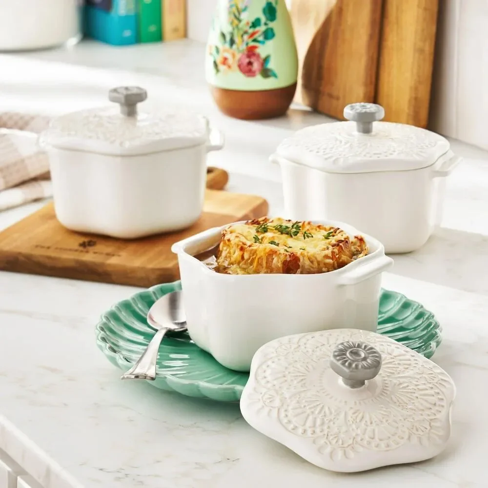 Pioneer Woman Snowflake Cocotte with Lid Set Stoneware White Christmas Holidays